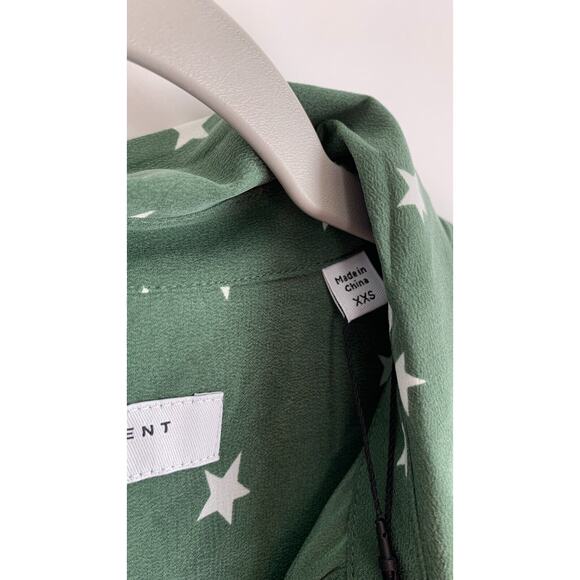 Equipment Womens Slim Signature Shirt Cilantro Nature White Stars Size XXS NWT - Picture 10 of 13